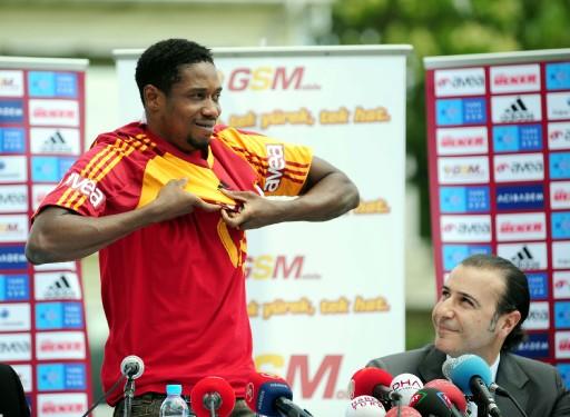 Galatasaray, Keita'yı renklerine bağladı. Galatasaray, dün İstanbul'a getirdiği Abdul Kader Keita ile üç yıllık sözleşme imzaladı.
