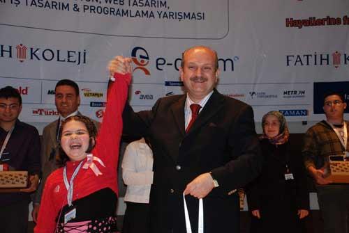 Geleceğin çizgi film ustaları, web ve afiş tasarımcıları, bilgisayar programcıları hafta sonu 5.e-DREAM Animasyon, Web Tasarım , Afiş ve Programlama Yarışmasında bir araya geldi