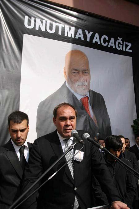 Spor yazarı Kazım Kanat için ilk tören Beşiktaş Kulübünde yapıldı.