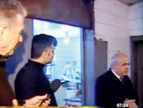 Uğur Dündar, fırıncıya böceklerin nereden geldiğini sorar. Gelen cevap, cümle profesörü koltuğundan edecek cinstendir: Bu böceğin tarihini biliyor musun sen? Bir tane muzun içinde Güney Afrikadan geldi. Onu da araştırdım. Bu, sıcağı sever.
