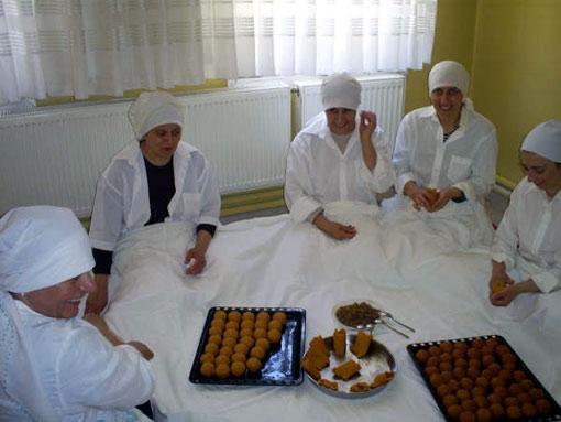 Maraş usulü haşlama içli köfteler, Maraşlı ev hanımlarının hünerleri ellerinden çıkıyor