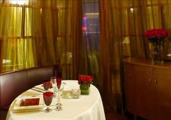 Çin'in Şanghay kentindeki Three on the Bund adlı restoranda kent manzarasını seyrederken yenilebilecek bir yemek- 500 dolar.