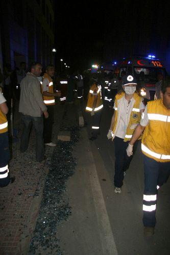 Bursa Yıldırım Merkez İlçesi'nde Şevket Yılmaz Devlet Hastanesinde yangın çıktı. 1'i çocuk 39 hastanın başka hastanelere sevk edildiği yangın sonucu 3'ü kadın 8 kişi hayatını kaybetti.