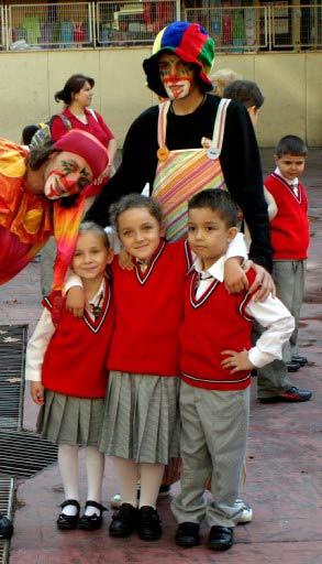 Okul öncesi ve ilköğretim 1 .sınıf öğrencileri için ders zili bugün çaldı. Çocuklar ilk günün heyecanı ve tedirginliğiyle sıralara oturuken anne ve babalar da heyecanlandı.