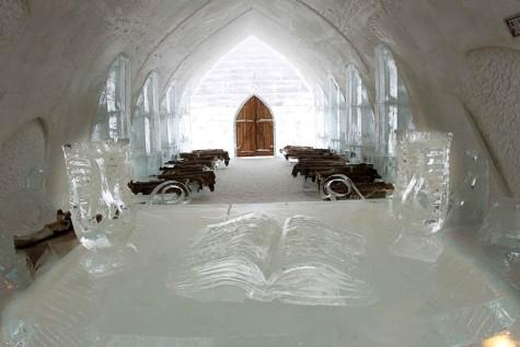 Buz otelin bu yıl tasarlanan projesinde, hepsi buzdan yapılıp ren geyiği postlarıyla dekore edilmiş yatak &ouml;rt&uuml;leri ve kutup soğuklarına dayanıklı uyku tulumlarıyla d&ouml;şenmis 85 oda bulunuyor.