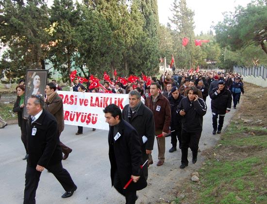 Asteğmen Mustafa Fehmi Kubilay ile bekçiler Şevki ve Hasan, şehit edilişlerinin 78. yıl dönümünde İzmir'in Menemen ilçesinde anıldı.