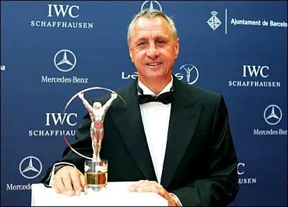 "Futbol basittir. Zor olan basit futbol oynamaktır" Johan Cruyff