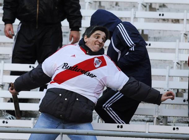 Arjantin Ligi'nde River Plate 2-0 kaybettiği maçın rövanşında Belgrano ile 1-1 berabere kalarak küme düştü.