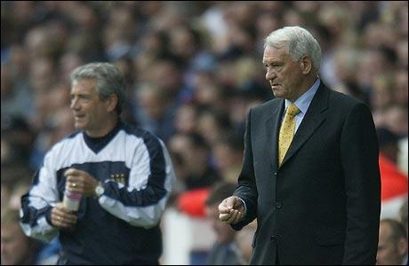 İngiltere Milli Takımı'nın eski futbolcusu ve teknik direktör Sir Bobby Robson'un 76 yaşında İngiltere'nin County Durham kentindeki evinde kansere yenik düştüğü bildirildi.