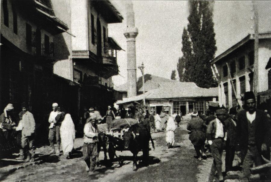 “…öyleleri vardı ki sadece adını duyduğumuz, ama kendisi hakkında hiçbir bilgimiz bulunmayan bir aile büyüğünün çehresini ilk defa görürcesine şaşırıp sevindiğimiz belgeler…”