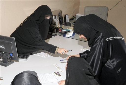 Suudi Arabistan'da kadınlar arasında İffet Güzeli yarışması düzenleniyor. Yarışmayı organize edenler arasında, ülkedeki kadınlar arasında dini bilgisi nedeniyle takdir edilen Khadra al Mubarak bulunuyor.