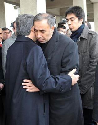 Geçirdiği trafik kazası sonucu hastanede tedavi gören Türk İşbirliği ve Kalkınma İdaresi (TİKA) Başkanı Musa Kulaklıkaya'nın kızının cenazesi toprağa verildi. 16 yaşındaki Sena Kulaklıkaya'nın cenaze töreni, devletin zirvesini buluşturdu.