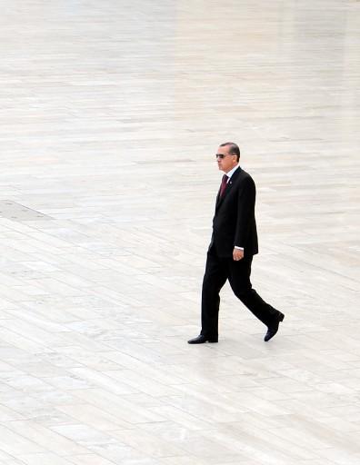 Yüksek Askeri Şura toplantısı Başbakan Erdoğan'ın başkanlığında Genelkurmay Başkanlığı Karargahı'nda başladı. Toplantıda albay ve generallerin terfileri görüşülüyor