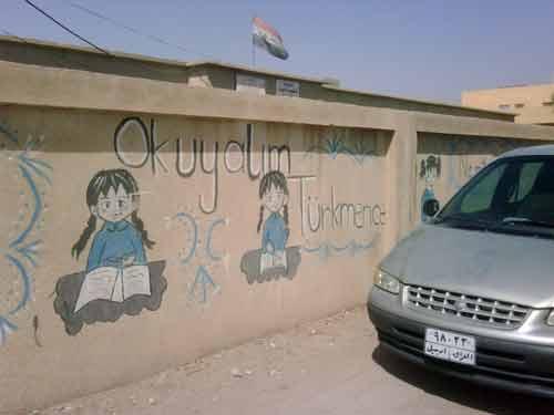 Kerkük'ten bir foto: Okuyalım Türkmen'ce