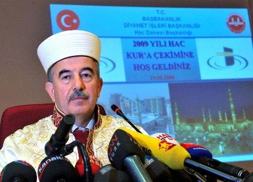2009 yılı nda Hac görevini yerine getirecek vatandaşların kura çekimi Diyanet İşleri Başkanlığında yapıdı.Diyanet İşleri Başkanı Ali Bardakoğlu'nun da katıldığı kura çekim töreninde vatandaşlar bilgisayardan duvara aktarılan isimleri dikkatlice takip etti