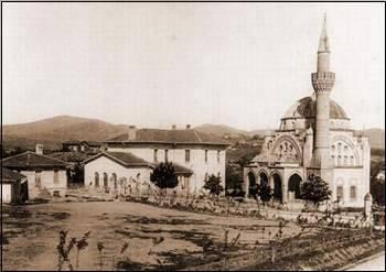 Osmanlı döneminde burada bulunan Bostancıbaşı bahçesi ve yakın zamana kadar yöredeki bostanlardan dolayı Bostancı denildiği sanılmaktadır