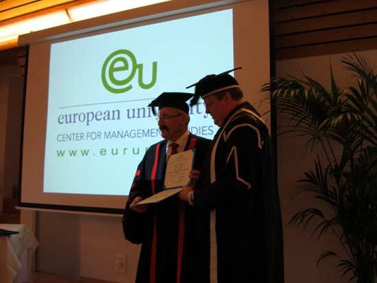 İstanbul Emniyet Müdürü Celalettin Cerrah'a Avrupa Üniversitesi Mütevvelli Heyetince hukuk dalında Fahri Doktor ünvanı verildi. Cerrah ünvanını törenle aldı.