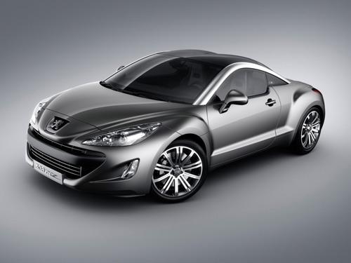 <p><strong><span style="color: #0000ff;">PEUGEOT</span></strong></p>
<p>PEUGEOT fırsatları Mayıs ayında da devam ediyor. Peugeot sunduğu uygun fiyatların yanısıra tüm modellerinde 12 ay yüzde 0 faiz ve ilk dört ay ödemesiz kredi sağlıyor. Ayrıca Peugeot Finans’dan düşük taksitli ve balon ödemeli finansman seçenekleri bulunuyor. Bu kampanya ile tüm müşterilerine binek otomobilde 25 bin TL’ye, panel vanlarda ise KOBİ’lere özel 10 bin TL’ye varan tutarlarda, 12 ay yüzde 0 faizli ve ilk dört ay ödemesiz kredi olanağı sağlıyor. Peugeot ayrıca sıcakların başladığı bu günlerde üstsüz modelleri 207 CC'de 5 bin TL indirim, 308 CC'de ise 3 bin 500 TL’ye varan indirimlerle sunuluyor.</p>