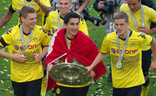 Bundesliga'da geçen hafta şampiyonluğu garantileyen Dortmund, Daum'un takımı E. Frankfurt'u 3-1 mağlup ederek ikinci lige gönderirken Nuri Şahin duygulu anlar yaşadı.