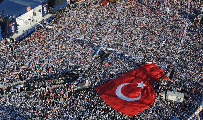 Kılıçdaroğlunun "Onun dişlerini sökeceğim" sözlerine değinen Erdoğan, "Hesap uzmanı mısınız, diş doktoru musunuz?.. Ben bu dişleri sana teslim etmem. Sen yine git hesap uzamnlığına davam et. Ama Allah bu ülkeyi senin gibi hesap uzmanlarının eline düşürmesin... Akıl hocalarını da değiştir, kılavuzu karga olanın...." şeklinde konuştu.