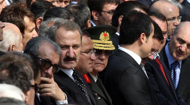 Kabine üyeleri ve askeri yetkililer