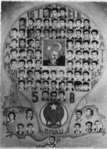İstanbul İmam Hatip Lisesi 5-B sınıfının 1970-1971 yıllığında Mehmet Akif'in etrafında kümelenmiş öğrenci fotoğrafları var; bu fotoğrafların en üstünde de tanıdık bir çehre: Recep Tayyip Erdoğan