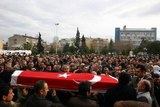Gümüşhane'nin Zigana Dağı bölgesinde çığ düşmesi sonucu hayatını kaybeden 10 kişi son yolculuğuna uğurlandı. Trabzon Valiliği önündeki törende acı, gözyaşı ve hüzün vardı.