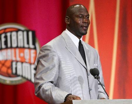 Basketbolun efsane ismi Michael Jordan Naismith Memorial Basketball Hall of Famee kabul töreninde oldukça duygusal anlar yaşadı.