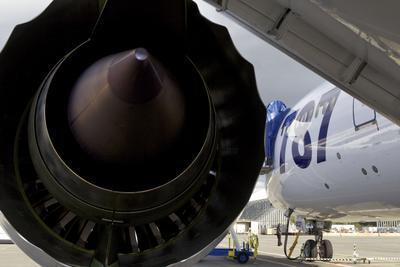 ABD'li uçak üreticisi Boeing, yıllardır piyasaya sürmeye çalıştığı ve üretiminde metal kullanılmayan 'rüya uçağı' 787 Dremliner modelini Japon All Nippon Airways'e teslim etti.