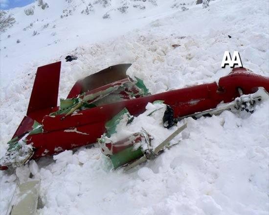 Muhsin yazıcıoğlu ve arkadaşlarının ölümüne neden olan helikopter kazasının olduğu alandan ve helikopter enkazından ilk görüntüler yayınlandı.
