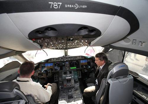 Dubai Havacılık Fuarı, Orta Doğu'da  havacılık sektöründe yapılan en büyük fuarlardan biri olarak biliniyor. Fuara her yıl 50 ülkeden yaklaşık 1.000 katılımcı, 55.000 'den fazla misafir ve ziyaretçi katılıyor.