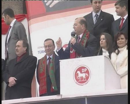 DP'nin İstanbul mitingi: Gaziosmanpaşa'da halka seslenen Demokrat Parti Genel Başkanı Süleyman Soylu, AK Parti ve CHP'nin İstanbul mitinglerine eleştirilerde bulundu