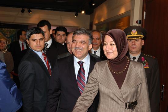 Cumhurbaşkanı Abdullah Gül ve eşi, Panorama 1453 Tarih Müzesini ziyaret etti. Gül'ün gördüğü tablodaki heyecanı yüzüne yansıdı.