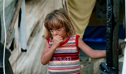 Akşam çadırda iftar yapan Filistililer ve iftarı beklerken görüntülenen 5 yaşındaki küçük Filistinli kızın hali görenleri duygulandırmaya yetecek manzalardandı...