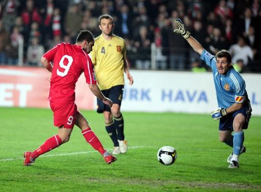 Madrid'de 1-0 mağlup olduğumuz İspanya'yı İstanbul'da da yenemedik. Boğalar ikinci yarıda bulduğu gollerle maçı kazandı.