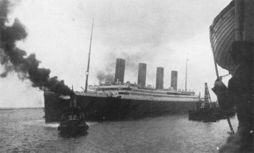 Ancak Titanic personeli bu uyarıya aldırış bile etmediler.