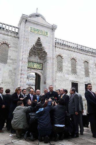 Erdoğan, bayram namazını Sultanahmet Camisi'nde kıldı.