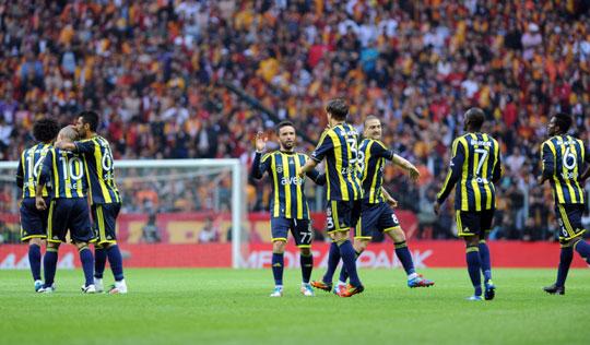 Galatasaray Saraçoğlu'nda Fenerbahçe'yi yenememe rekoru kırıyordu, artık o rekoru Arena'da kıracaklar.