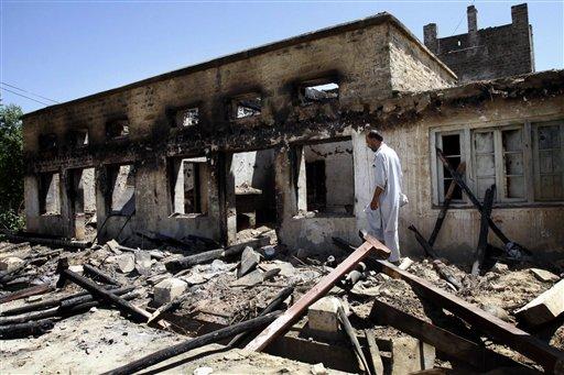 Pakistan ordusunun Taliban militanlarına yönelik saldırıları sürerken bölgeyi terk eden 500 bin kişiyi aşkın sivil zor şartlarda hayatta kalma mücadelesi veriyor.