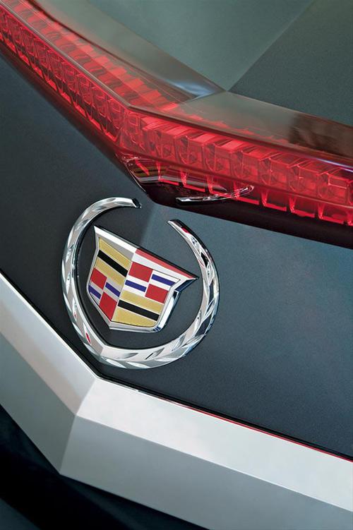 <strong>Teknik Özellikler: </strong><br><br>
Konfigürasyon: Önden motorlu, arkadan itişli coupe Motor: 6.2 litrelik süperşarjlı V8 Şanzıman: 6 ileri otomatikleştirilmiş manuel Beygir Gücü: 556 hp 6100 d/d Tork: 551 ft lbs 3800 d/d Ağırlık: 1909 kg 0-100 km/s hızlanma: 3,9 saniye Maksimum hız: 307 km/s
Fiyatı 63.000 $