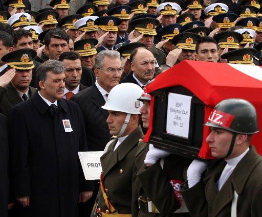 Ağrı'da çıkan çatışmada şehit olan Jandarma Binbaşı Süleyman Can, son yolculuğuna uğurlandı