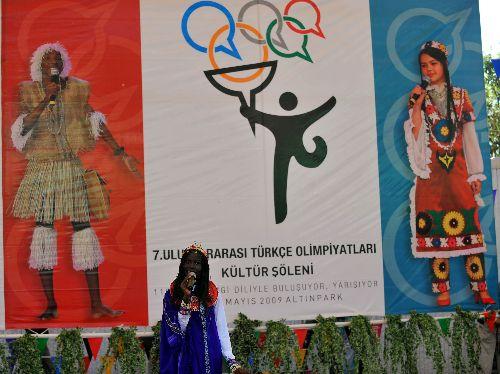 Uluslararası Türkçe Öğretimi Derneğince düzenlenen ''7. Uluslararası Türkçe Olimpiyatları'', 115 ülkeden öğrencilerin katılımı ile Altınpark'ta başladı.