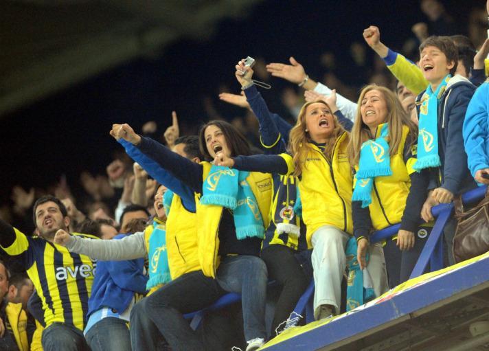 Fenerbahçelilerin yaptığı karaografiyi her hafta Yenimahalle İlçe Stadı'nda Yenimahallegücü taraftarları yapıyor beyler.