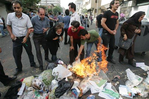 ABD CNN televizyonu, İran'da cumhurbaşkanı seçimi sonrasında sokağa çıkan göstericilerden 19'unun öldüğünü iddia etti. İran Devlet Televizyonu ise farklı rakam verdi