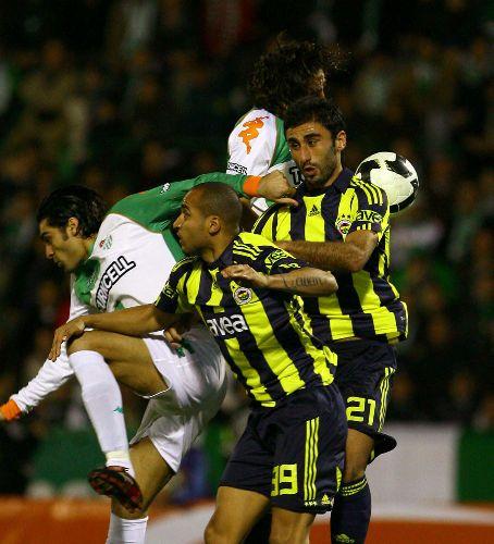 Sivasspor, Ankaraspor ve Beşiktaş'ın ardından Türkiye Kupası'nda son yarı finalist Bursaspor'u yenen Fenerbahçe oldu