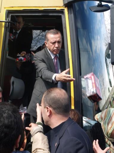 Başbakan Recep Tayyip Erdoğan'ın yerel seçimlerde bugünkü durağı Yalova'ydı. Erdoğan Baykal'ın 2011'de CHP iktidar söylemine bakın nasıl cevap verdi...