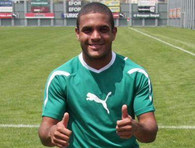 VEDERSON

Bursasporlu Futbolcu Gökçek Vedersonun 17 Nisan 2011 günü oynanan Trabzonspor-Bursaspor maçında teşvik primi verilmesi eyleminden dolayı 2,5 yıldan 6 yıla kadar hapisle cezalandırılması istendi.