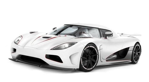 <p><strong>2012 Koenigsegg Agera R:</strong> İsveç menşeli olan otomobil 5.0 litrelik V8 motoruyla 1115 hp güç üretiyor. 100 kilometre hıza sadece 2,9 saniyede çıkabilen aracın fiyatı 1,7 milyon dolar.</p>