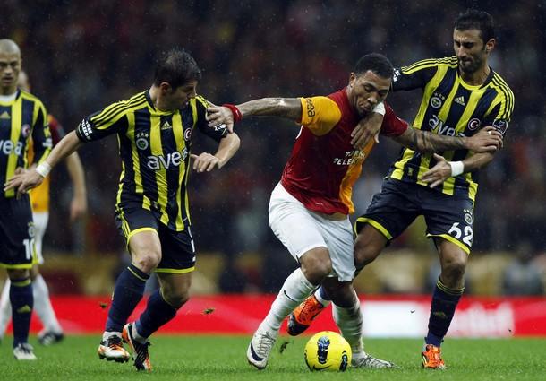 19 - Kazım Kazım (Olympiakos)
