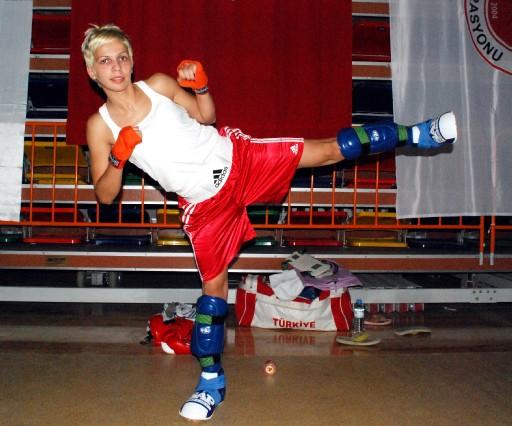 Anne ve babasının kreş yerine spor salonunda büyüttüğü Seda Duygu Aygün, küçük yaşta sporla tanışarak, Kick Boks'ta 3 dünya ve 1 Avrupa şampiyonluğu kazandı.